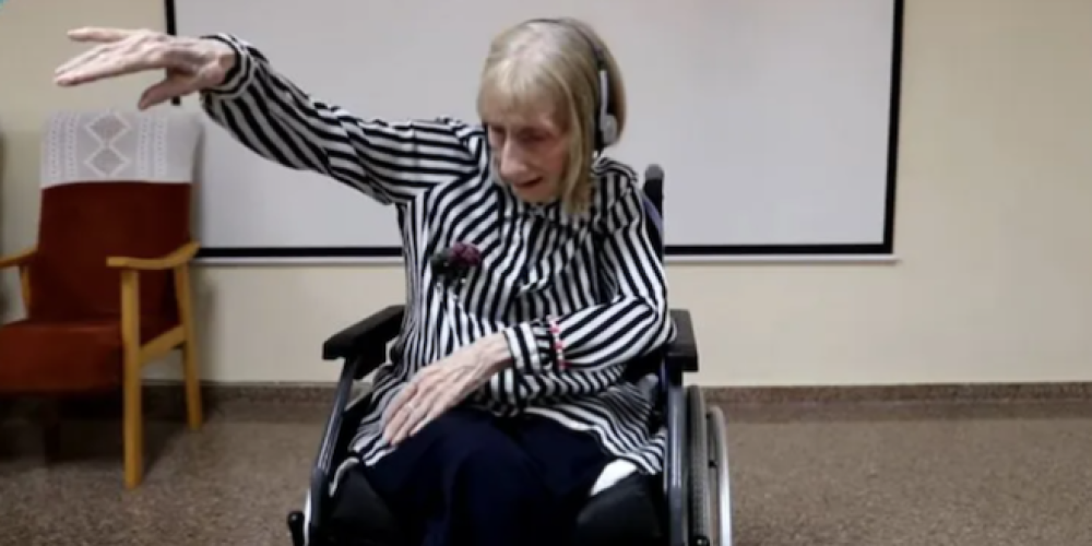 Πρώην μπαλαρίνα με Αλτσχάιμερ ακούει τη Λίμνη των Κύκνων και το σώμα της «ξυπνά» (video)
