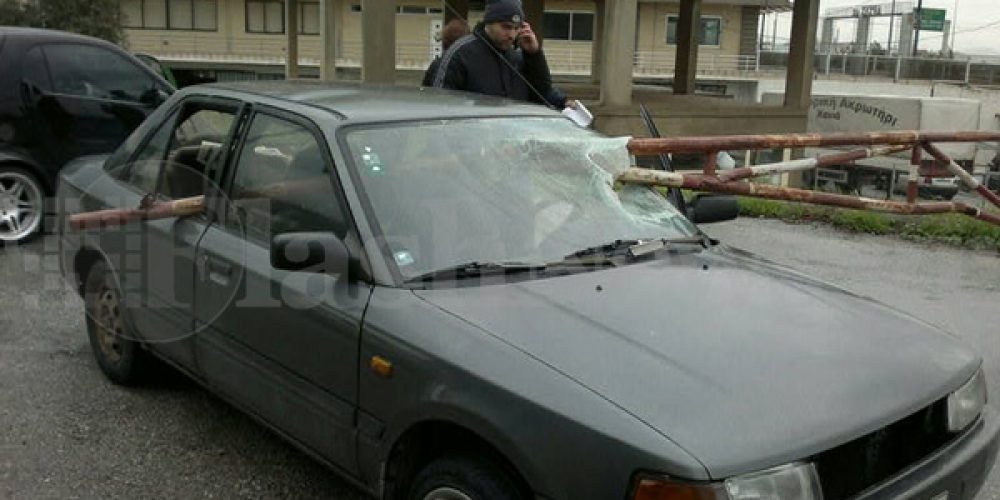 Οδηγός στα Χανιά σώθηκε από θαύμα όταν μεταλλική μπάρα διαπέρασε το αυτοκίνητό του
