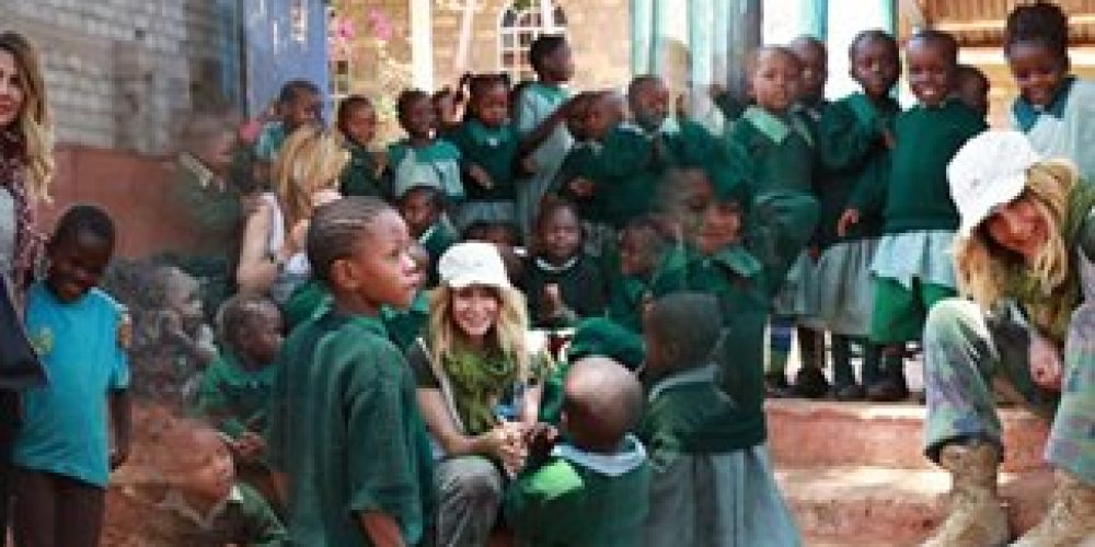 Η Άννα Βίσση αγκαλιά με τα ορφανά της Κένυας!