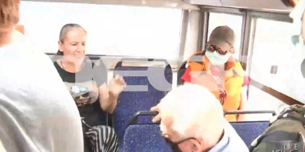 Ηλικιωμένος επιτέθηκε σε γυναίκα μέσα σε λεωφορείο επειδή δεν φορούσε μάσκα! (video)