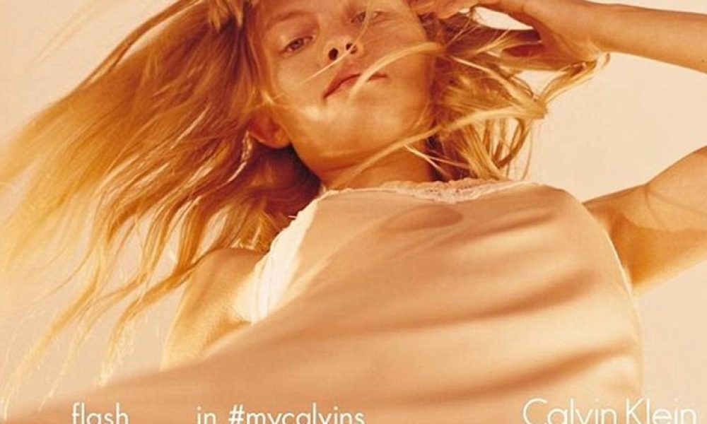 Η πρωταγωνίστρια στην «πορνό» διαφήμιση του Calvin Klein σπάει τη σιωπή της