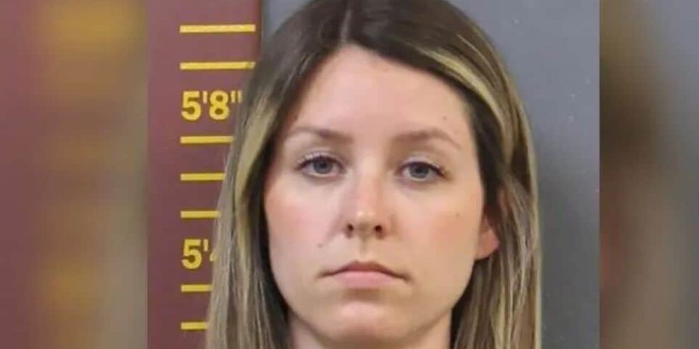 Δασκάλα έκανε σεξ με ανήλικη μαθήτρια και συνελήφθη αφού την «κάρφωσε» ο άνδρας της!