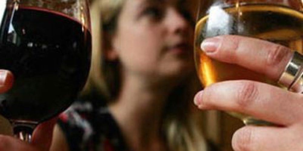 Ρέθυμνο: Δεν βάζουν μυαλό-Πρόσφεραν αλκοόλ σε ανήλικους