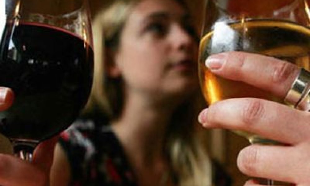 Ρέθυμνο: Δεν βάζουν μυαλό-Πρόσφεραν αλκοόλ σε ανήλικους