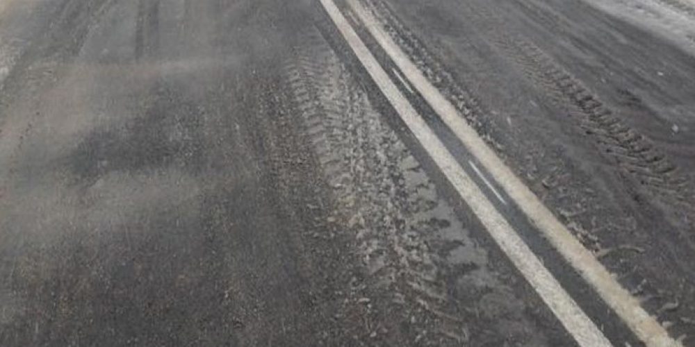 Τροχαίο ατύχημα στα ορεινά των Χανίων – Του έφυγε η μηχανή στον πάγο