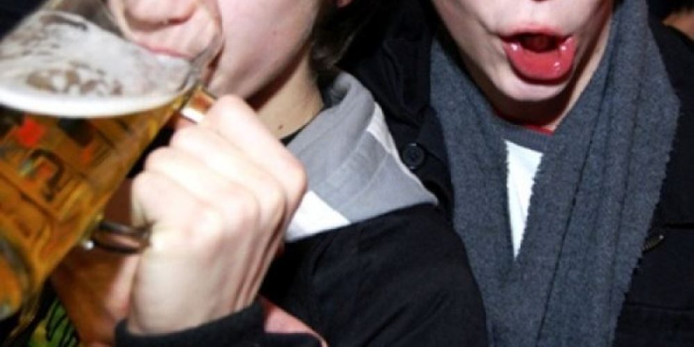 Ανήλικος στην Κρήτη έγινε σκνίπα στο μεθύσι μέτα από κοπάνα