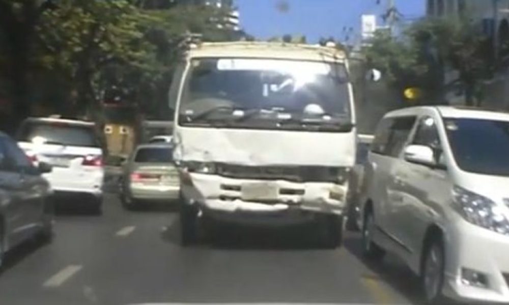 Βίντεο: Τον παράτησε η γυναίκα του και σμπαράλιασε 41 αμάξια