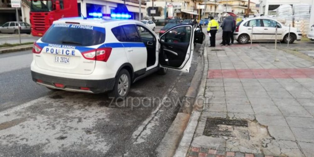 Μεθυσμένος οδηγός σε τρελή πορεία στα Χανιά  Έπεφτε στα προστατευτικά κάγκελα του δρόμου (photo)