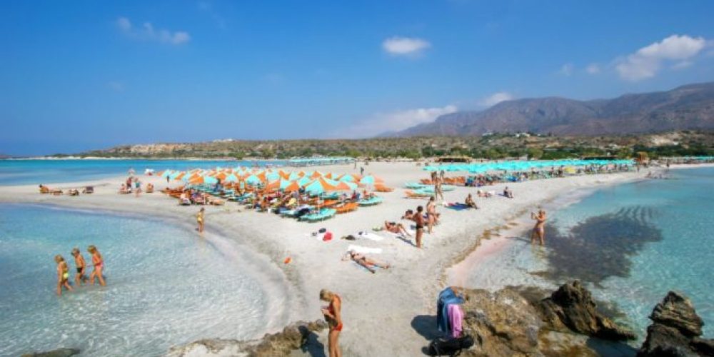 Κρήτη: Γεμάτα τα ξενοδοχεία – «Αγγίζουν» το 95% οι πληρότητες