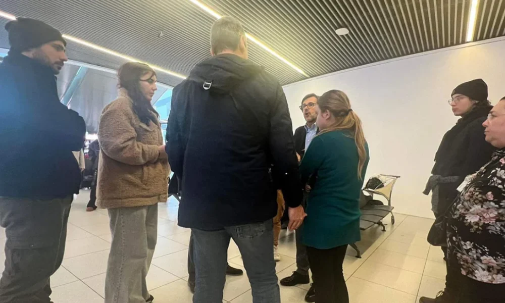 Η Ryanair άφησε χριστουγεννιάτικα 100 Έλληνες εγκλωβισμένους στο αεροδρόμιο της Βουδαπέστης
