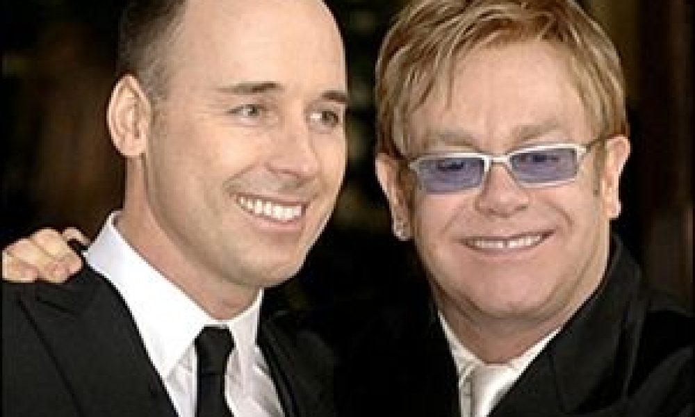 Πόσα ξόδεψε ο Elton John για το μωρό του;