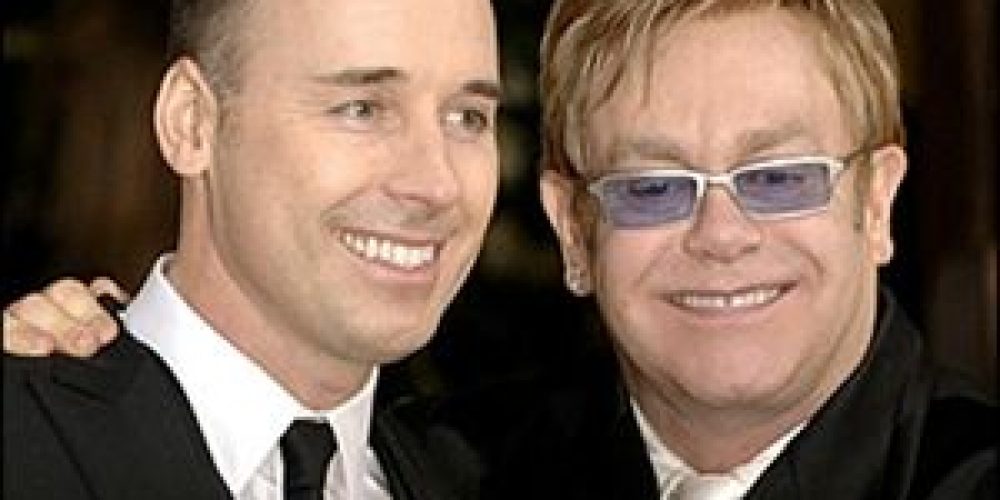 Πόσα ξόδεψε ο Elton John για το μωρό του;