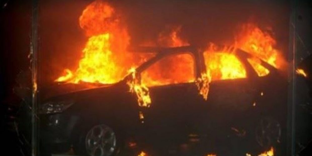 Κρήτη: Η κάμερα έπιασε το άτομο που του έκαψε το αμάξι