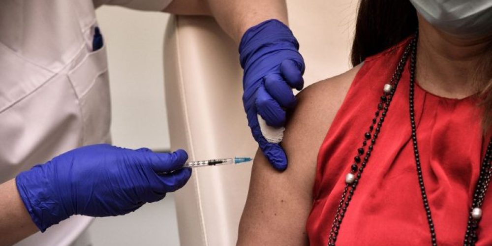 Υποχρεωτικός εμβολιασμός: Αναλυτικά η απόφαση – Ποιοι εξαιρούνται και πώς απαλλάσσονται