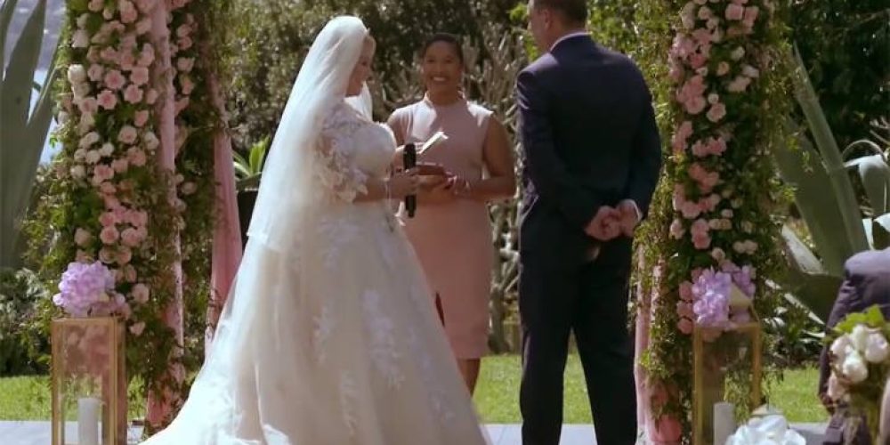 Γαμπρός κλαίει τη μοίρα του όταν βλέπει τη νύφη για πρώτη φορά στη ζωή του (video)