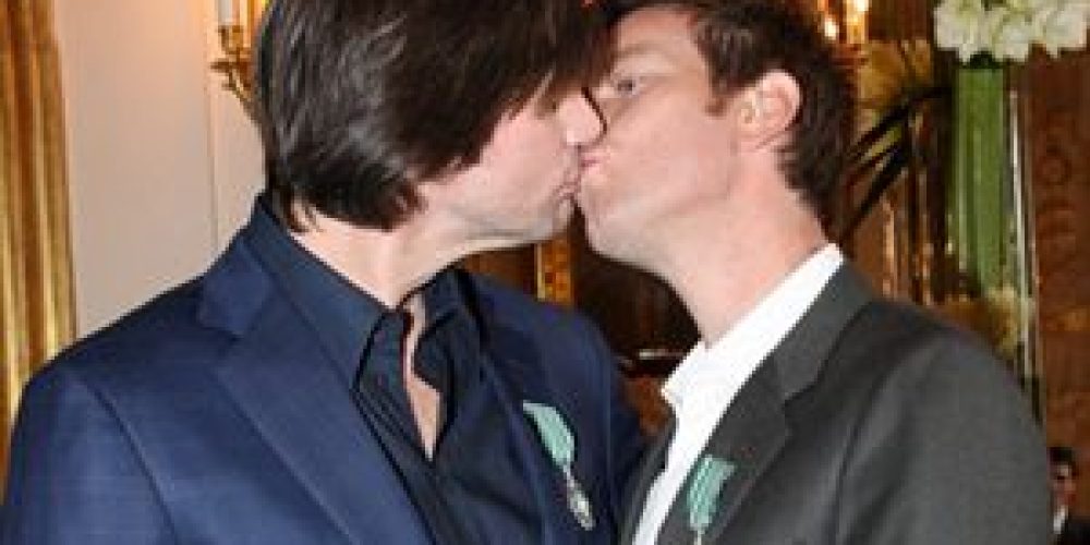 Jim Carrey και Ewan McGregor έδωσαν “φιλί α λα γαλλικά”