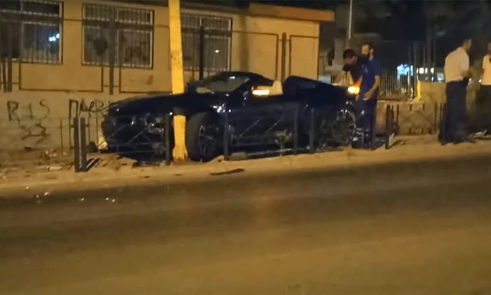 Γνωστός Έλληνας trapper διέλυσε μία BMW i8 Roadster (video)