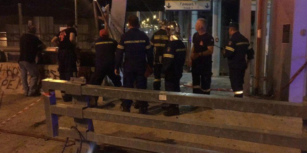Αυτοκίνητο έπεσε σε στάση λεωφορείου – Ένας νεκρός και πέντε τραυματίες (video)