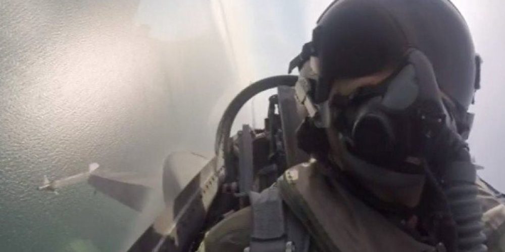Συγκίνησε ο Χανιώτης πιλότος F-16:Τούτος ο λαός δεν γονατίζει παρά μόνο στους νεκρούς του (Video)