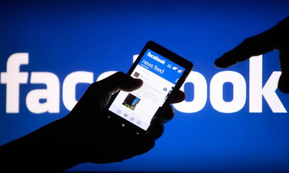 Αποκάλυψη για το Facebook: Εταιρείες διάβαζαν τις συνομιλίες εκατομμυρίων χρηστών