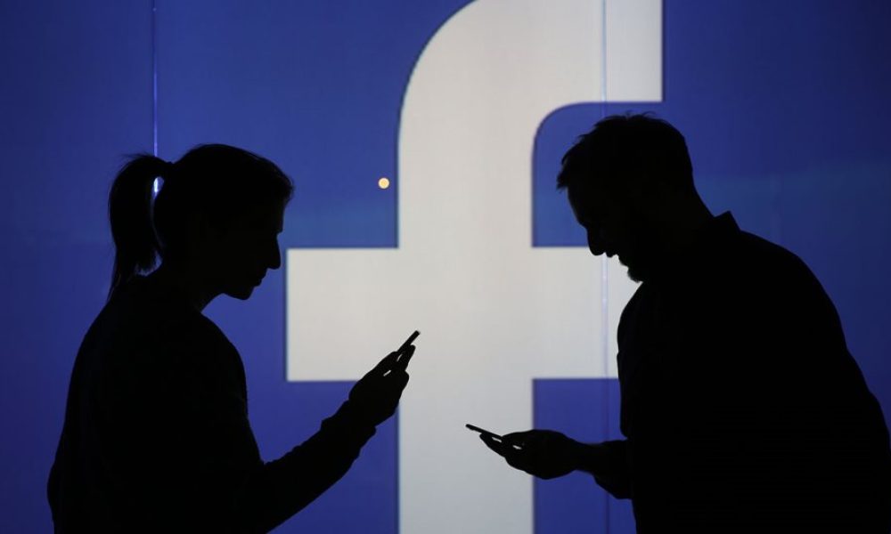 To Facebook ετοιμάζει υπηρεσία γνωριμιών για όσους αναζητούν... μακροχρόνιες σχέσεις