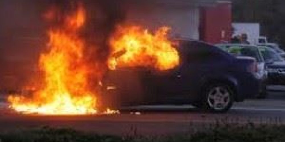 Χανιά: Αυτοκίνητο τυλίχτηκε στις φλόγες μετά από ατύχημα – Ένας τραυματίας