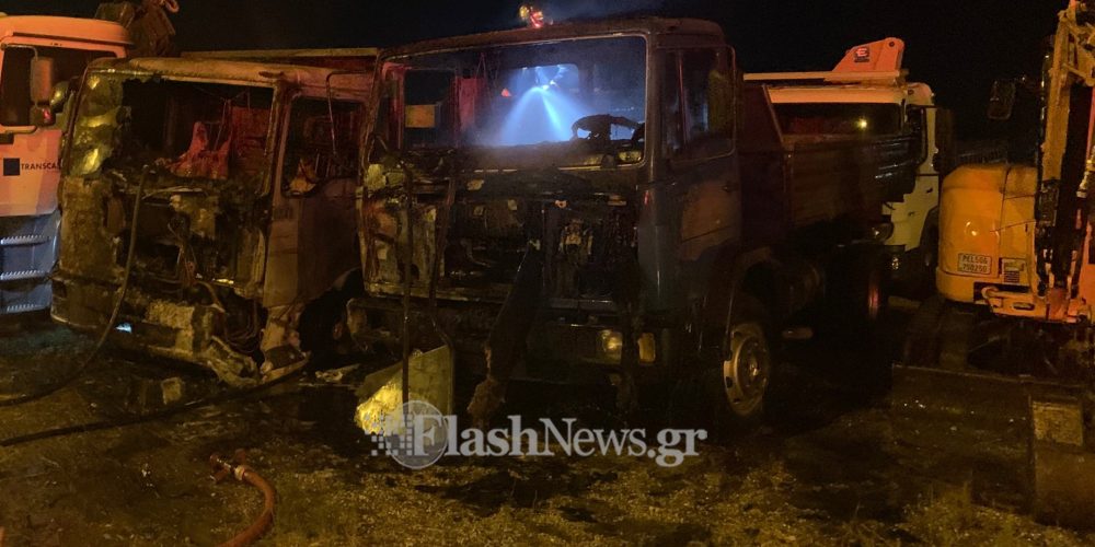Χανιά: Φλόγες τύλιξαν δυο φορτηγά (φωτο)