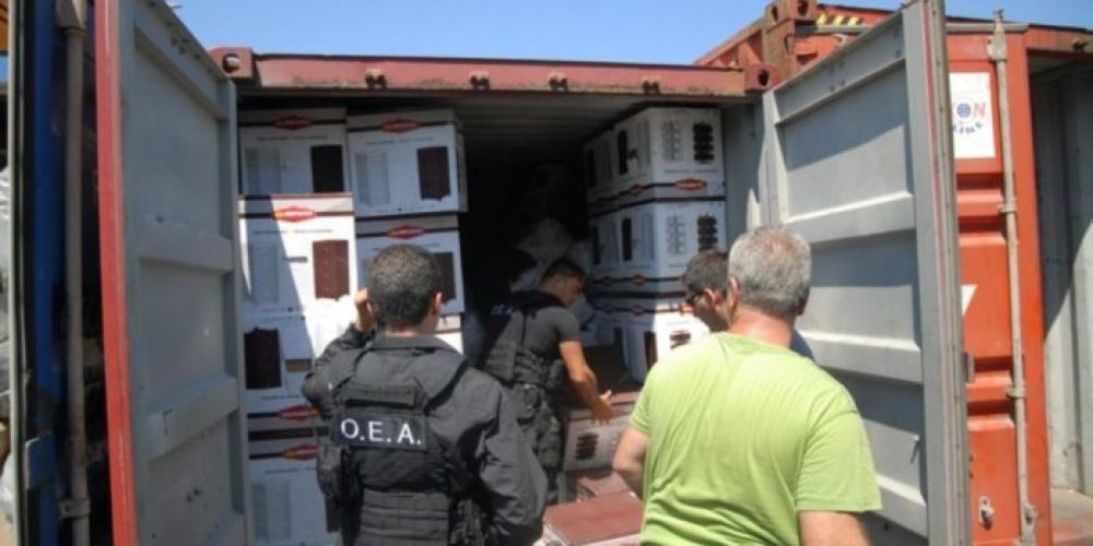 Συναγερμός στην αστυνομία της Κρήτης  Δεκάδες όπλα και πυρομαχικά εντοπίστηκαν σε φορτηγό