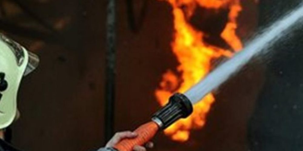 Χανιά: Στο πόδι η Πυροσβεστική  Φωτιά τα ξημερώματα σε αποθήκη με ξυλεία και μηχανήματα