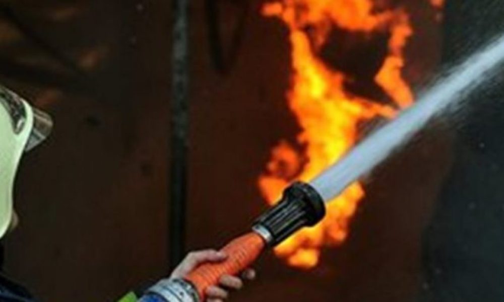 Χανιά: Στο πόδι η Πυροσβεστική Φωτιά τα ξημερώματα σε αποθήκη με ξυλεία και μηχανήματα