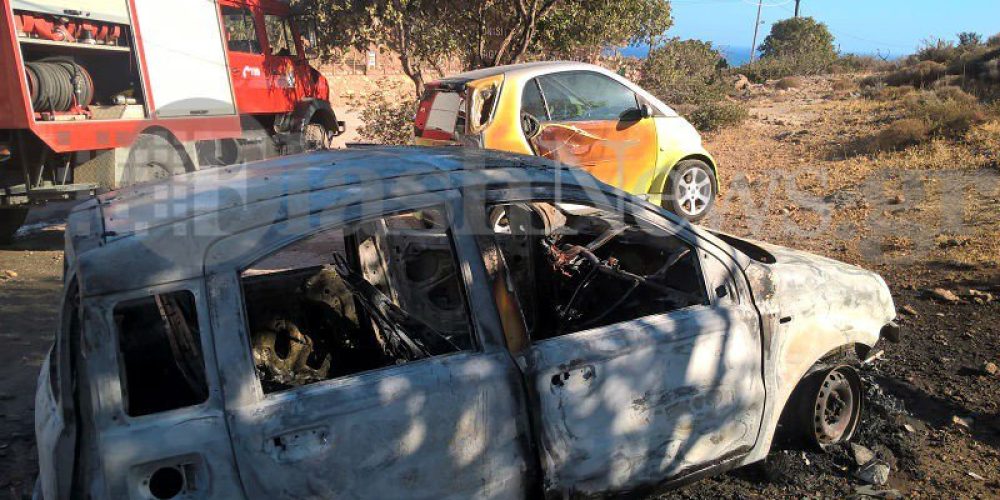 Χανιά: Αυτοκίνητο στο Ελαφονήσι έγινε παρανάλωμα του πυρός (φωτο)