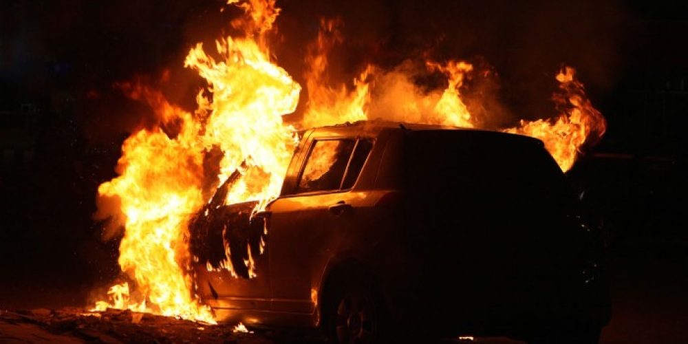 Χανιά : Άρπαξε φωτιά αυτοκίνητο