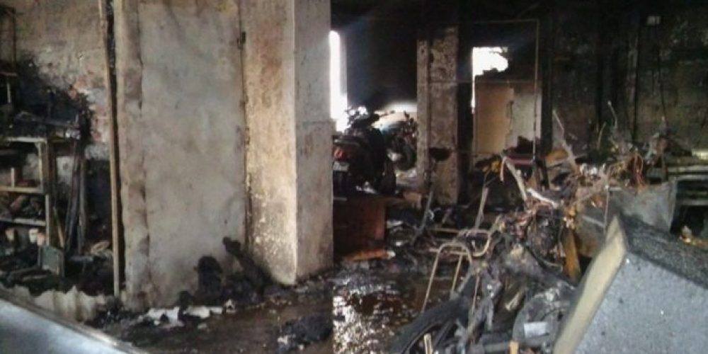 Χανιά: Πανικός τα ξημερώματα στη Νέα Χώρα! Πυρκαγιά τύλιξε στις φλόγες αποθήκη και σπίτι (Photos)