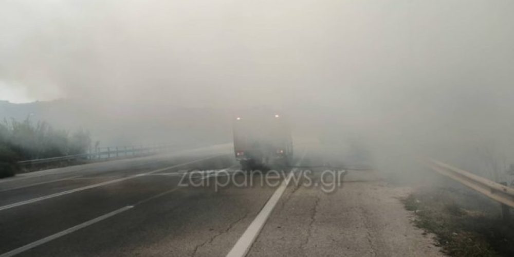 Χανιά : Συναγερμός στην πυροσβεστική για φωτιά – «Πνίγηκε» στον καπνό η εθνική οδός  (Photos)