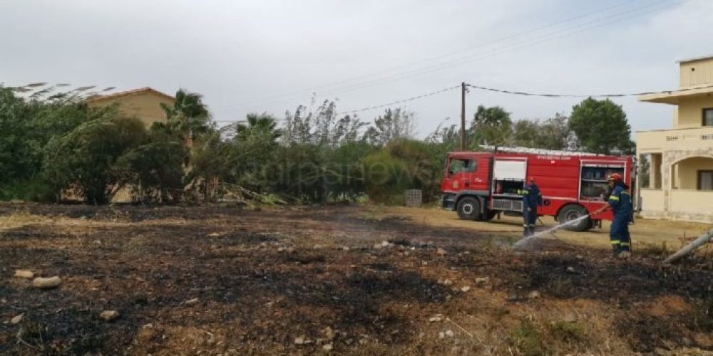 Στο πόδι η Πυροσβεστική για φωτιά κοντά σε σπίτια στο Μάλεμε (Photos)