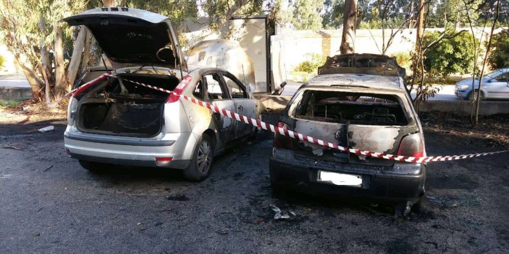 Χανιά: Συναγερμός στην πυροσβεστική για πυρκαγιά σε δύο αυτοκίνητα