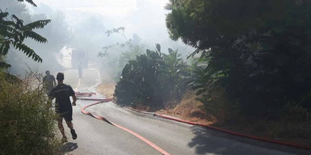 Χανιά: Φωτιά κοντά στη Νεράιδα – Μαύροι καπνοί στην Ακρωτηρίου (φωτο)