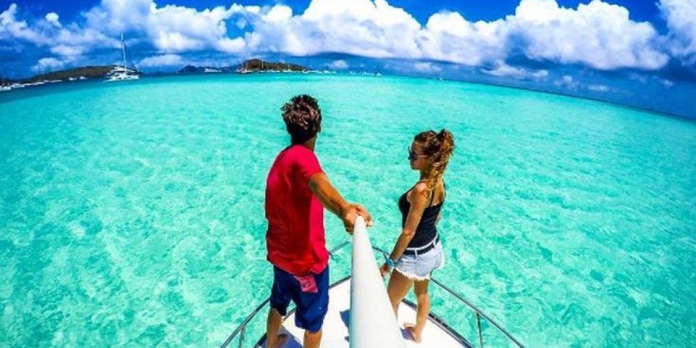 Προσφέρει 6 μήνες δωρεάν διακοπές στην Καραϊβική σε όποιον βοηθήσει την κοπέλα του