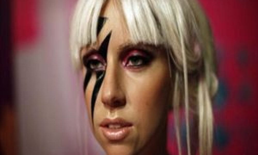 Οκτώ ομοιώματα της Lady Gaga!
