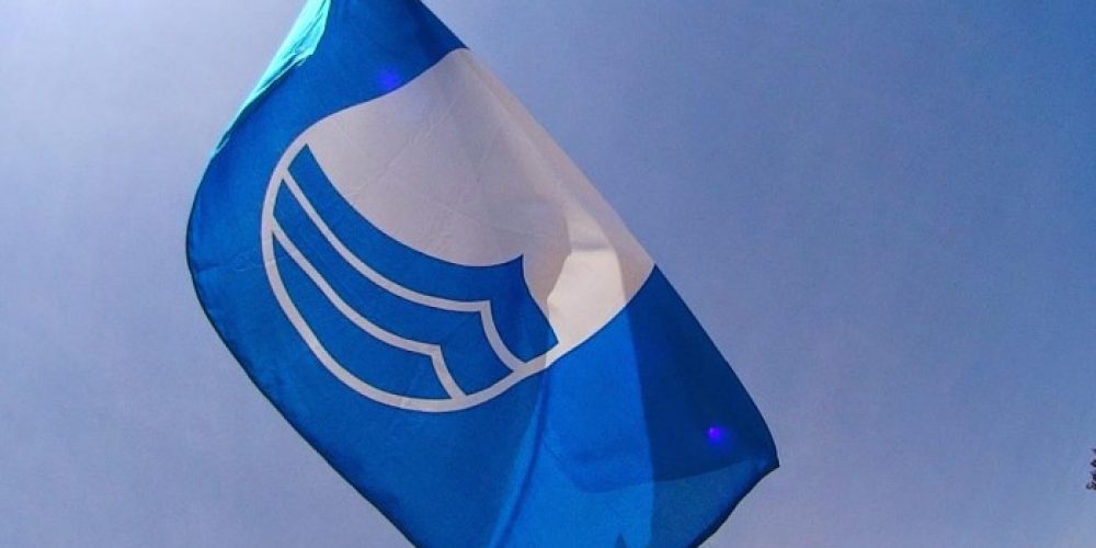 Δεύτερη η Ελλάδα σε ακτές με «Γαλάζιες σημαίες» – Ποιες παραλίες βραβεύτηκαν στην Κρήτη