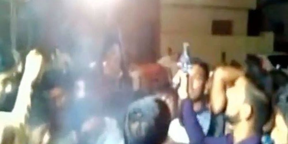 Βίντεο-σοκ: Καλεσμένος πυροβολεί στο κεφάλι το γαμπρό με «μπαλωθιά»