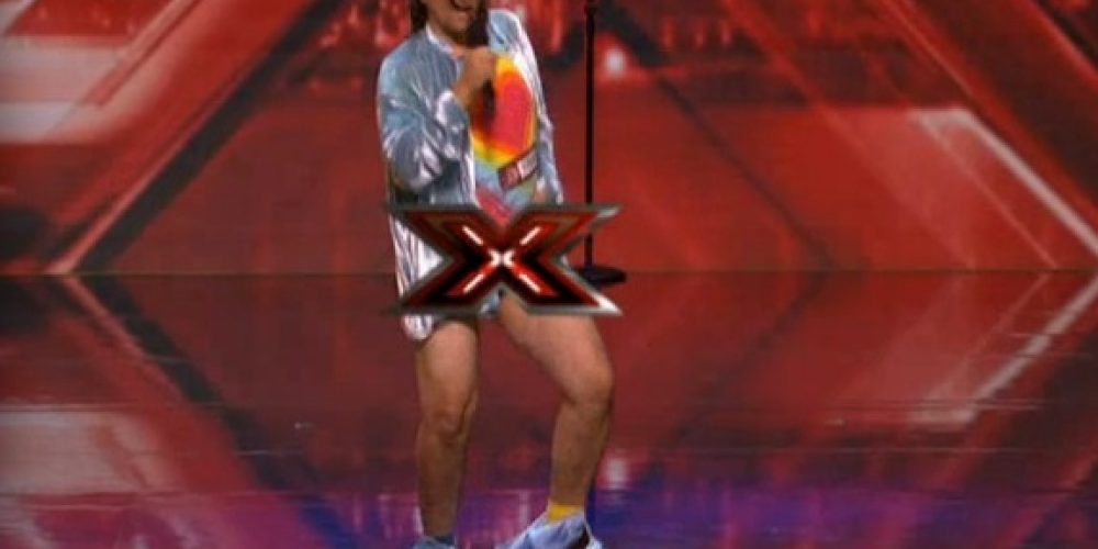 X-Factor US: Πρεμιέρα με… κατεβασμένα παντελόνια (video)