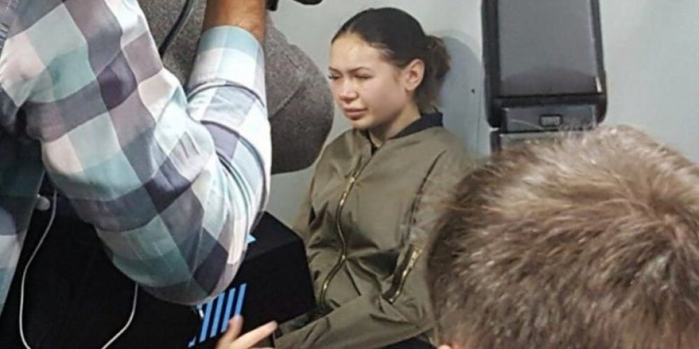 Η 20χρονη κληρονόμος που σκότωσε πέντε άτομα με τη Lexus της ξεσπά σε κλάματα στο δικαστήριο