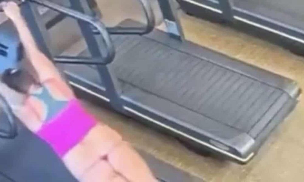 Ντροπιαστικό ατύχημα για 26χρονη - Έκανε διάδρομο στο γυμναστήριο και κατέληξε ημίγυμνη (video)