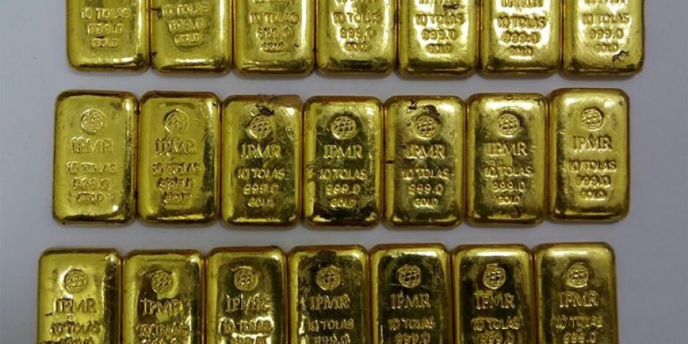 Υπάλληλοι αεροδρομίου εντόπισαν δέκα κιλά χρυσό… στους πρωκτούς Ινδών επιβατών!