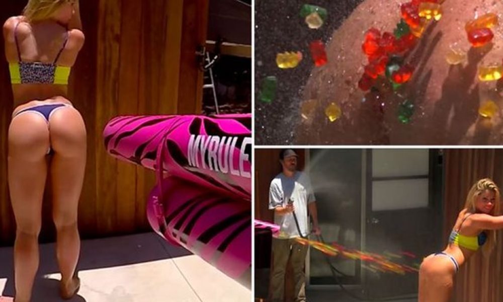 Δείτε το βίντεο: Τα οπίσθια μοντέλου βομβαρδίζονται με ζελεδάκια!