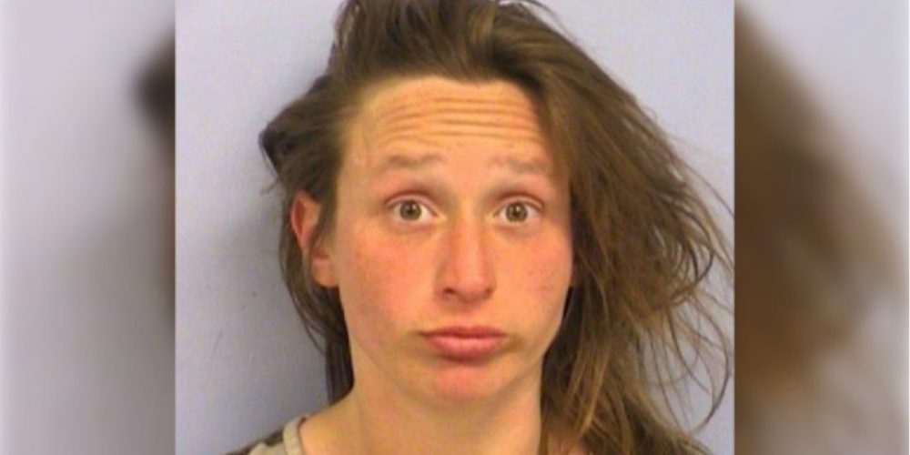 26χρονη αυνανιζόταν δημοσίως, συνελήφθη και… συνέχισε μέσα στο περιπολικό!