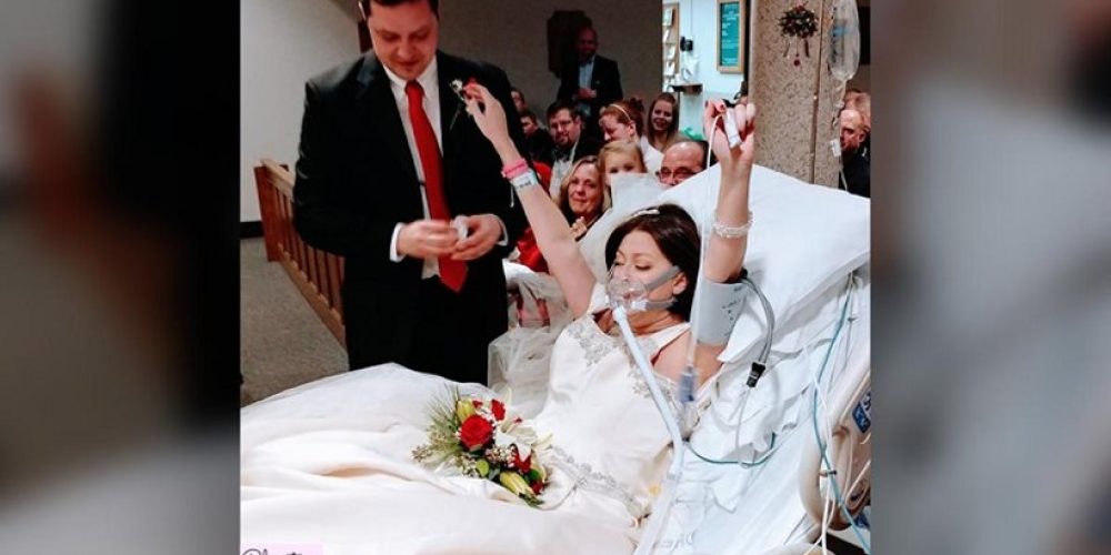 Συγκινητικό: Παντρεύτηκε στο νοσοκομείο τον έρωτα της ζωής της 18 ώρες πριν πεθάνει
