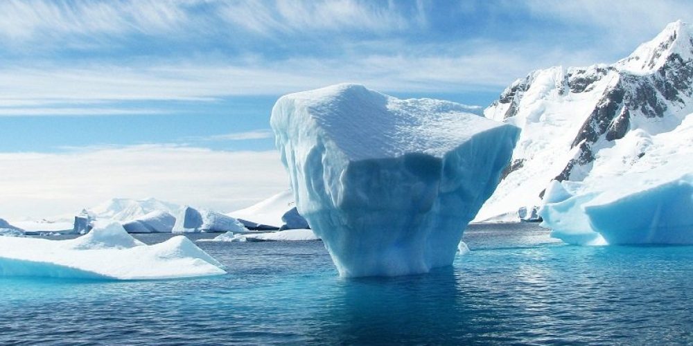 Εντόπισε μυστηριώδη κατασκευή στην Ανταρκτική μέσω του Google Earth (video)
