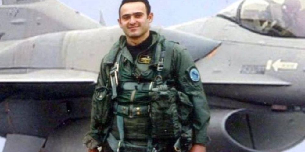 Δεκαέξι χρόνια από τον θάνατο του Χανιώτη σμηναγού Κώστα Ηλιάκη από τουρκικό F-16 (video)